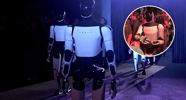 Tesla'nın Optimus robotları tanıtıldı: Taş, Kağıt, Makas Oynuyor!