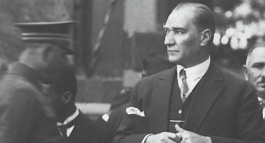 Trabzonlular diretti, Fransızlar kabul etti: Paris'e Atatürk büstü
