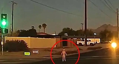 Amerika'da 2.5 Yaşındaki Bebek Caddeye Fırladı