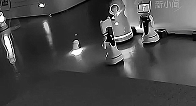 Çin'de ilginç olay: Bir robot, 12 robotu iş bırakmaya ikna edip kaçırdı