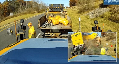 Dehşet anları: New York otoyolunda işçi, kıl payı kurtuldu