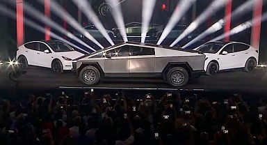 Tesla, lastik basıncı sorunu nedeniyle 700 bin aracını geri çağırıyor